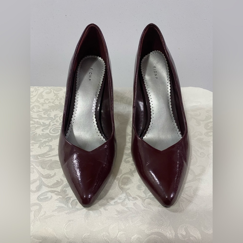 Maroon Fioni Heels size 8.5